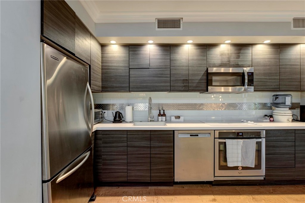 1131 Alta Loma Road 221