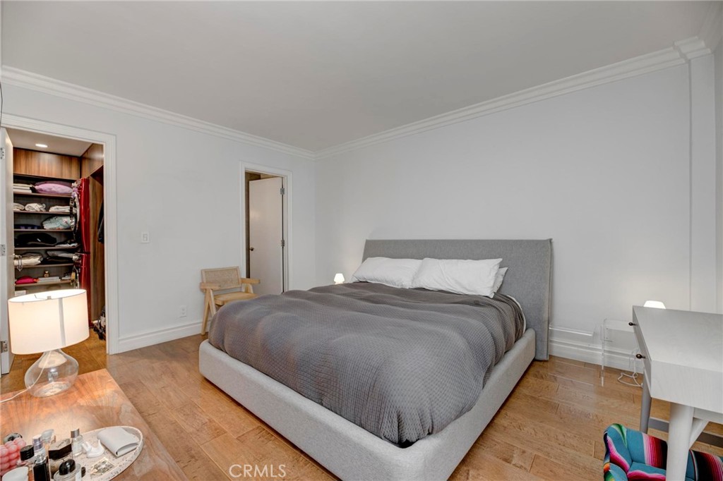 1131 Alta Loma Road 221