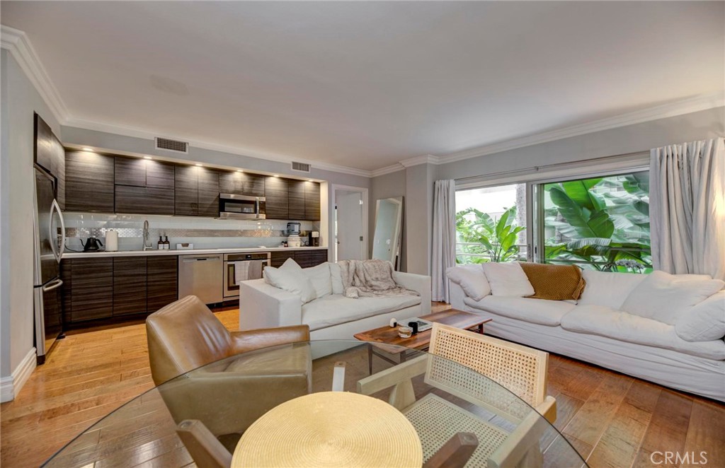 1131 Alta Loma Road 221