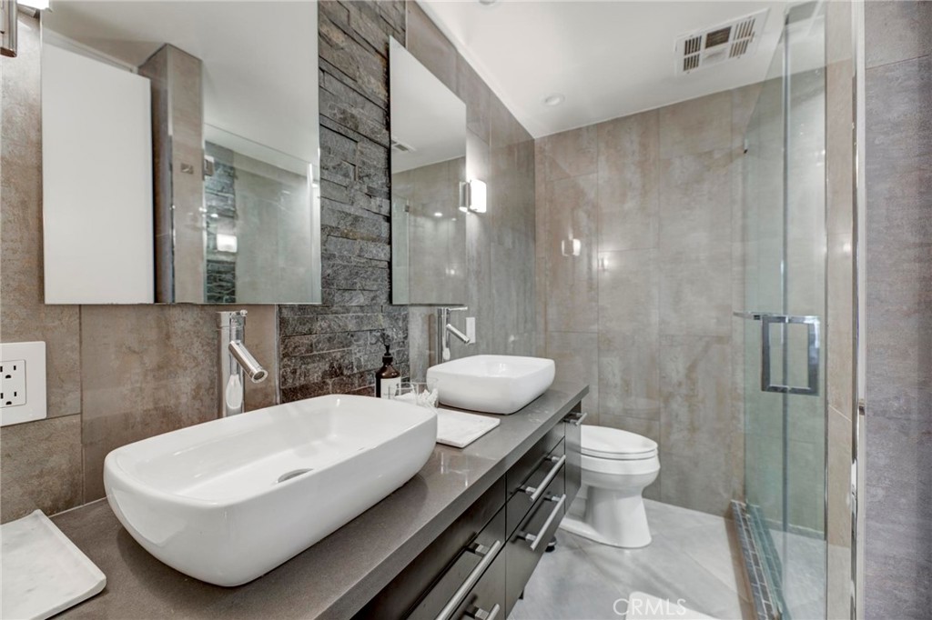 1131 Alta Loma Road 221