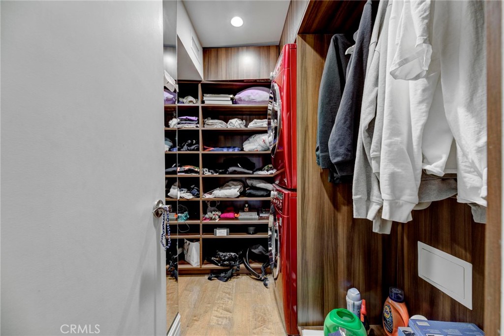 1131 Alta Loma Road 221