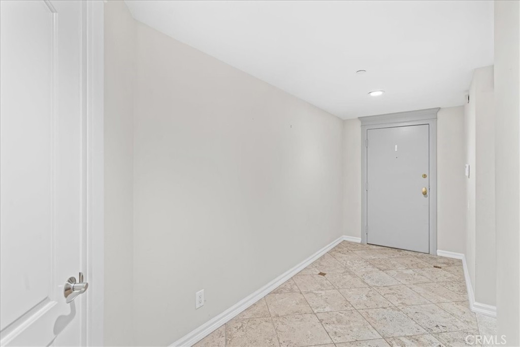 512 Esplanade 103