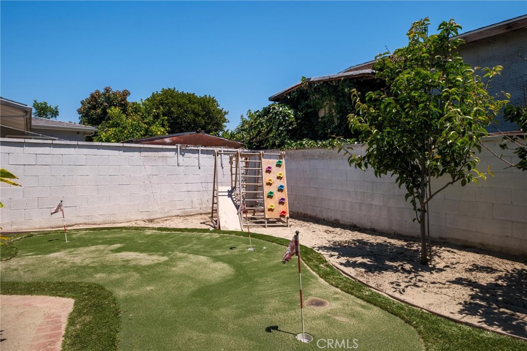 16916 S Catalina
