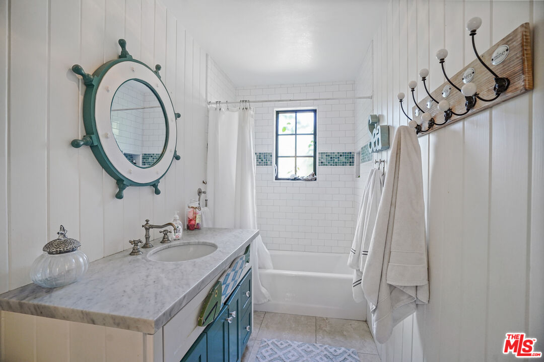 6712 Portshead Rd Unit: Cottage