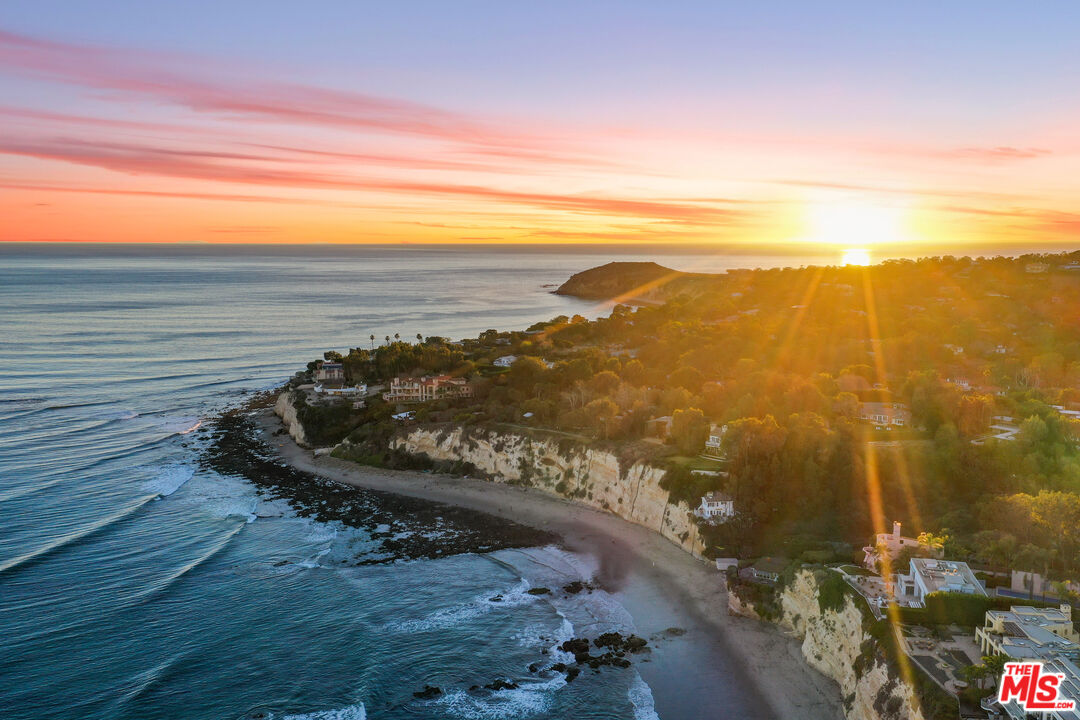 6712 Portshead Rd Unit: Cottage