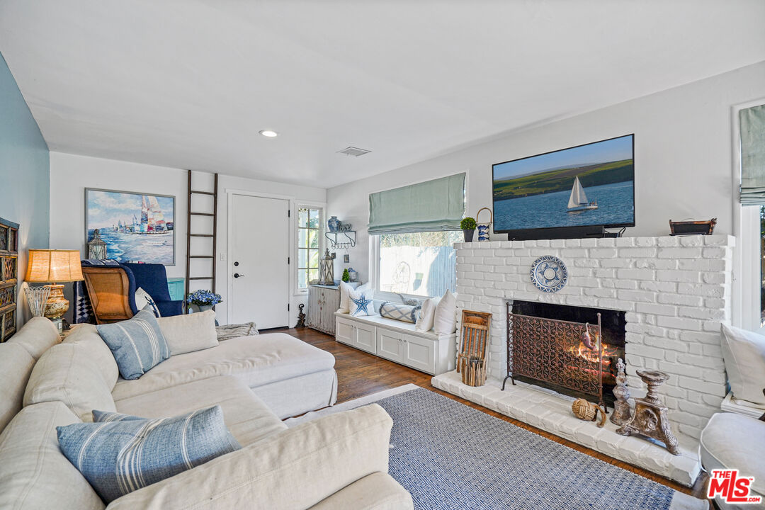 6712 Portshead Rd Unit: Cottage