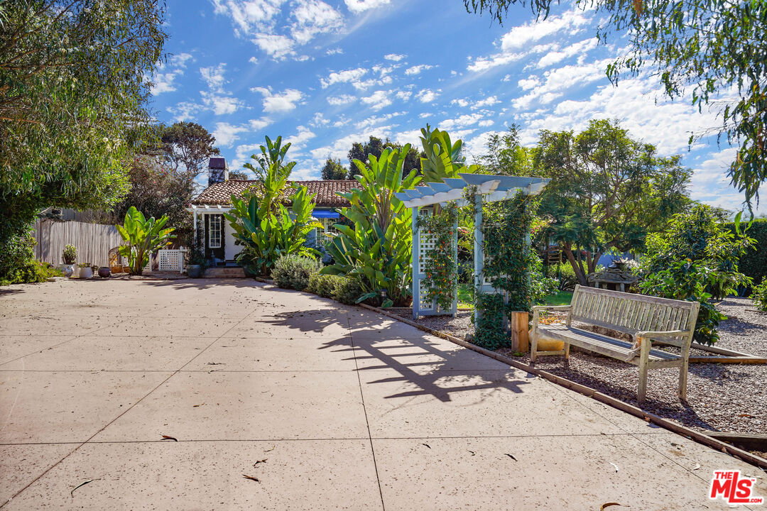 6712 Portshead Rd Unit: Cottage