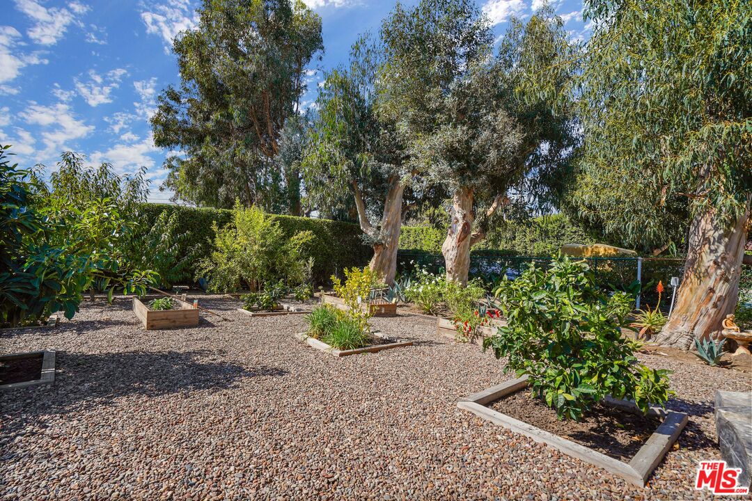 6712 Portshead Rd Unit: Cottage