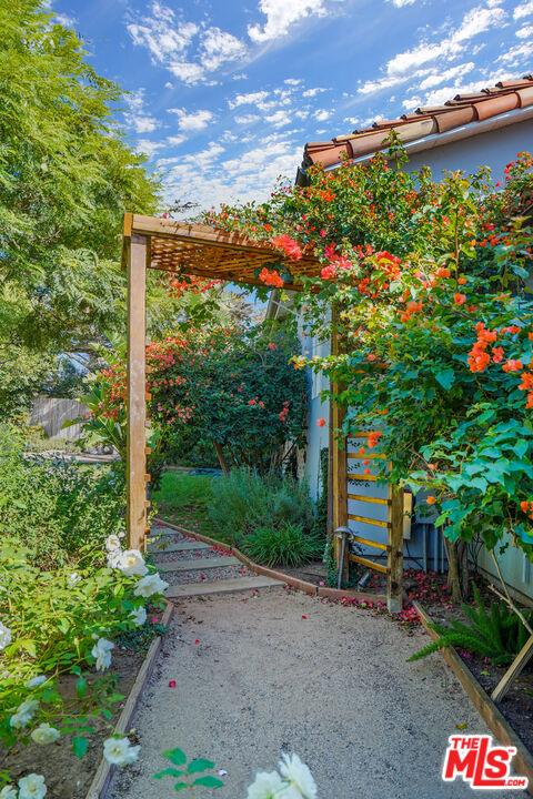 6712 Portshead Rd Unit: Cottage