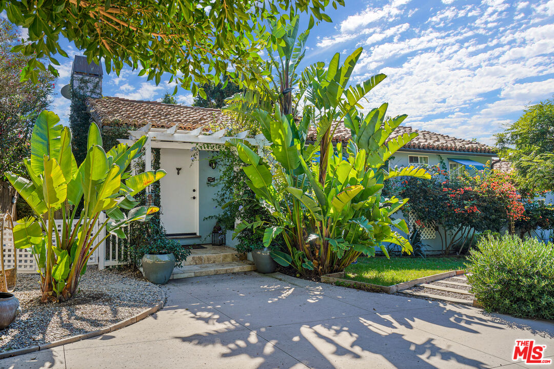 6712 Portshead Rd Unit: Cottage