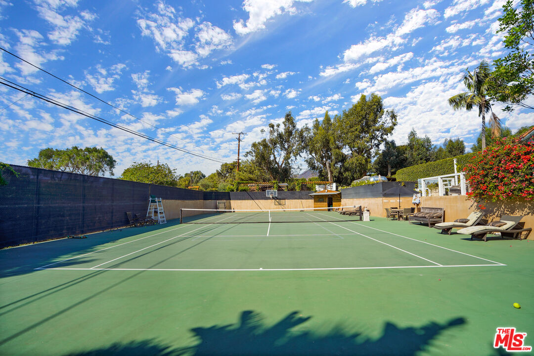 6712 Portshead Rd Unit: Cottage