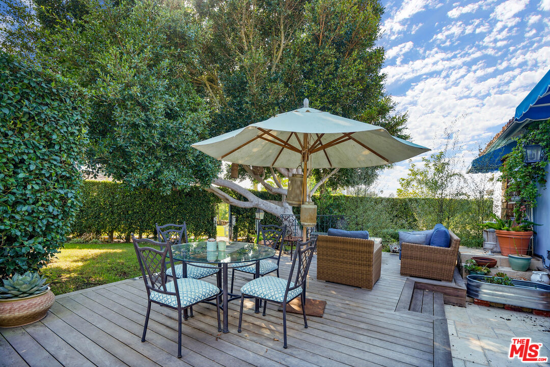 6712 Portshead Rd Unit: Cottage