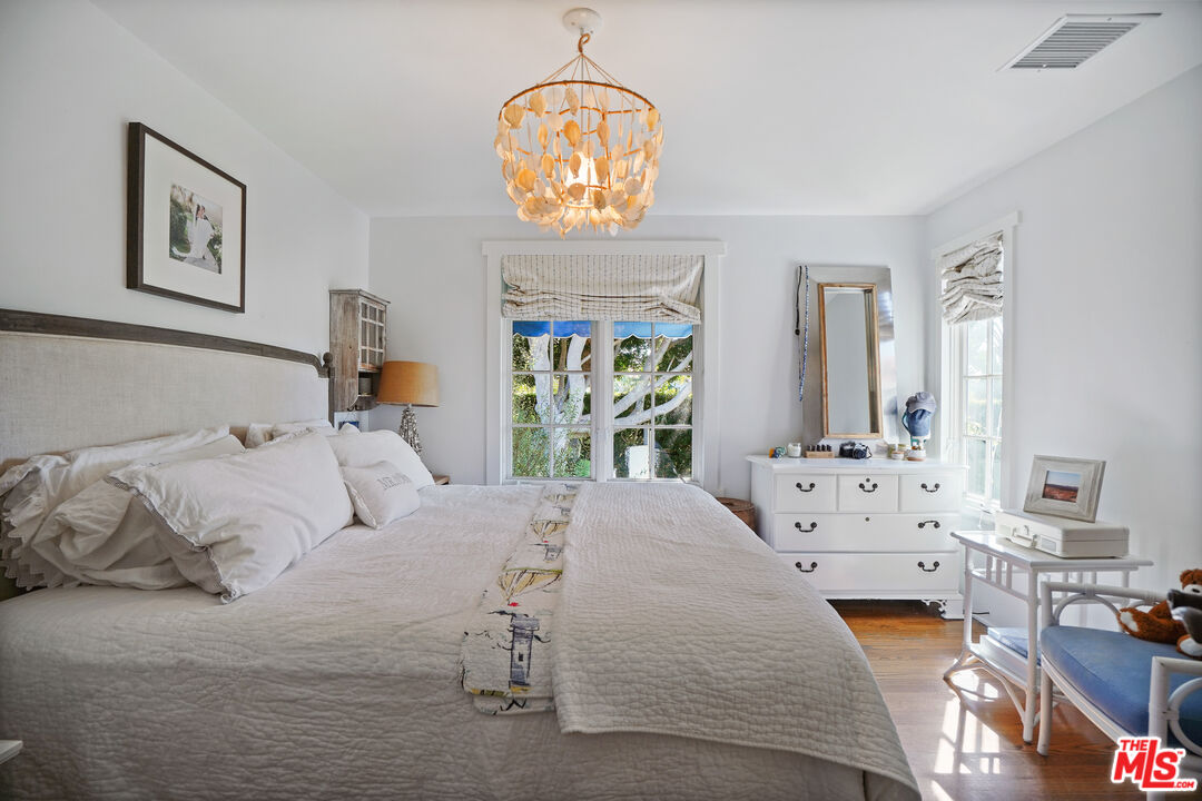 6712 Portshead Rd Unit: Cottage