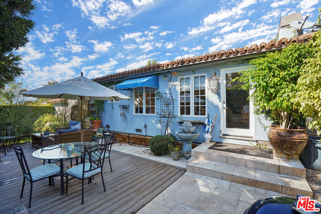 6712 Portshead Rd Unit: Cottage