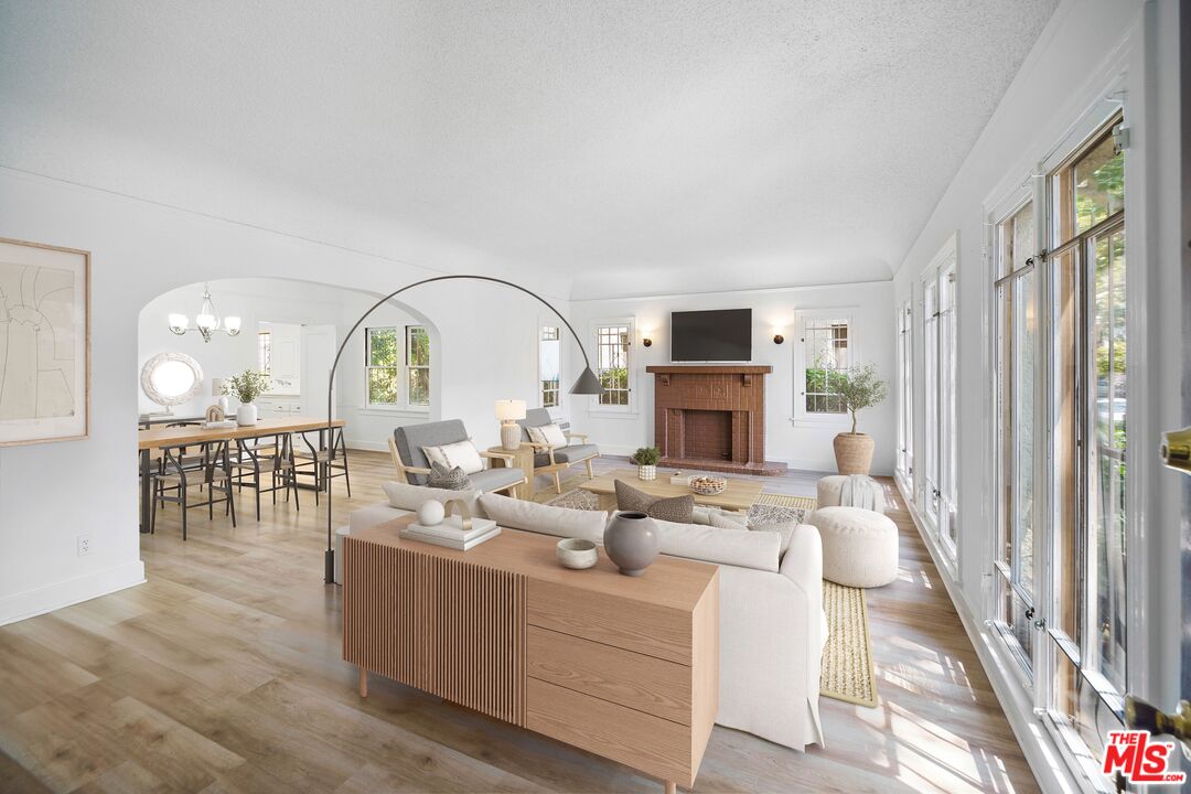 133 S Sycamore Ave Unit: 133