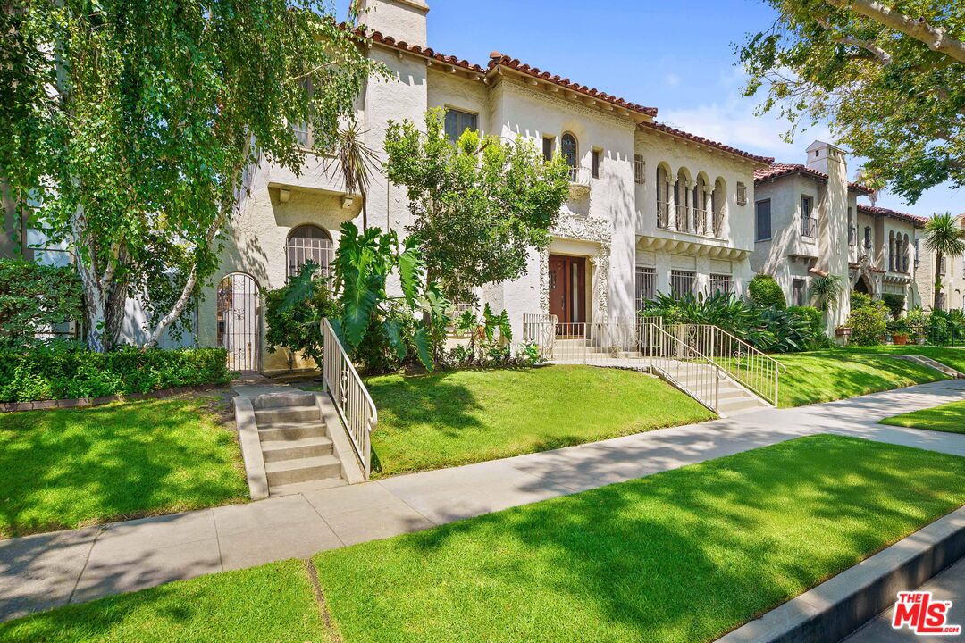 133 S Sycamore Ave Unit: 133