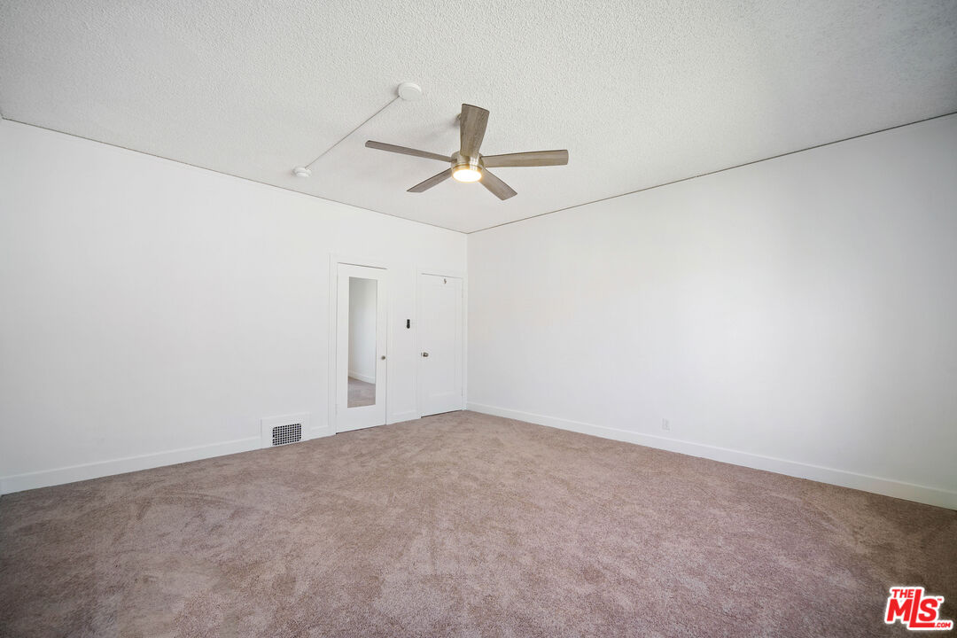 133 S Sycamore Ave Unit: 133