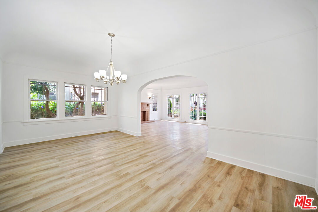 133 S Sycamore Ave Unit: 133