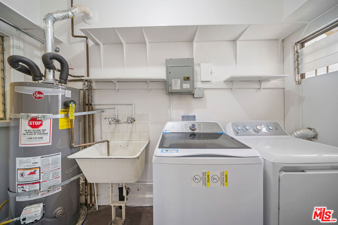 133 S Sycamore Ave Unit: 133