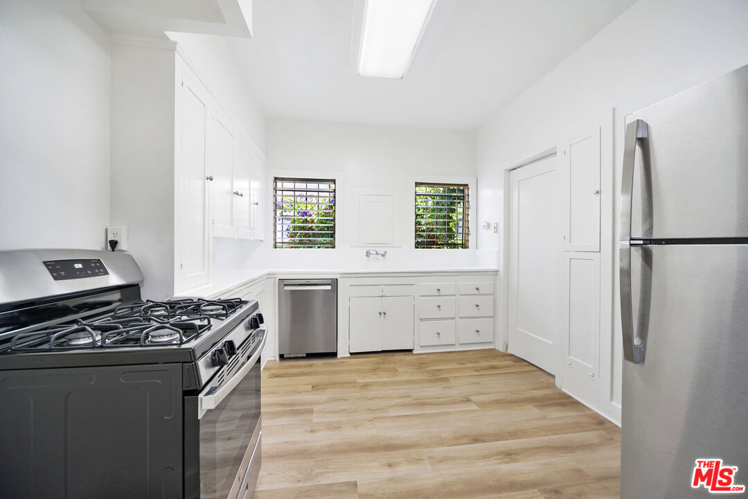 133 S Sycamore Ave Unit: 133