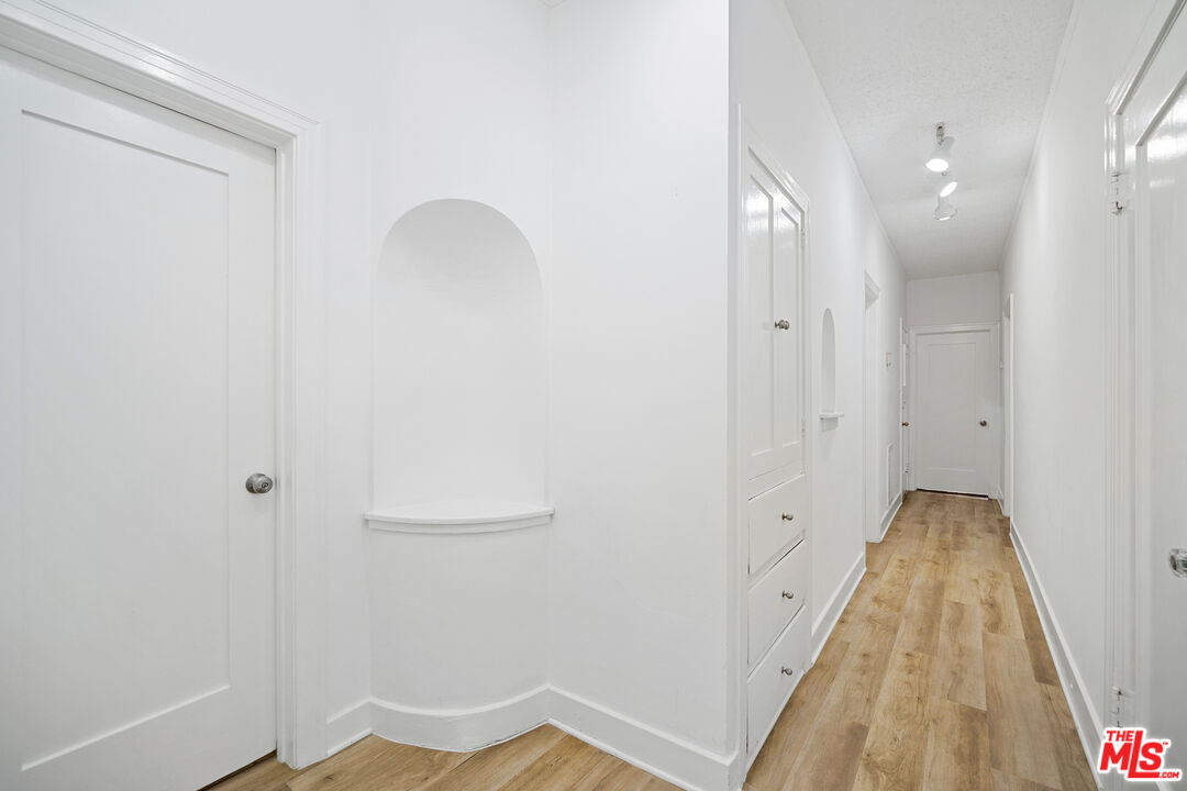 133 S Sycamore Ave Unit: 133