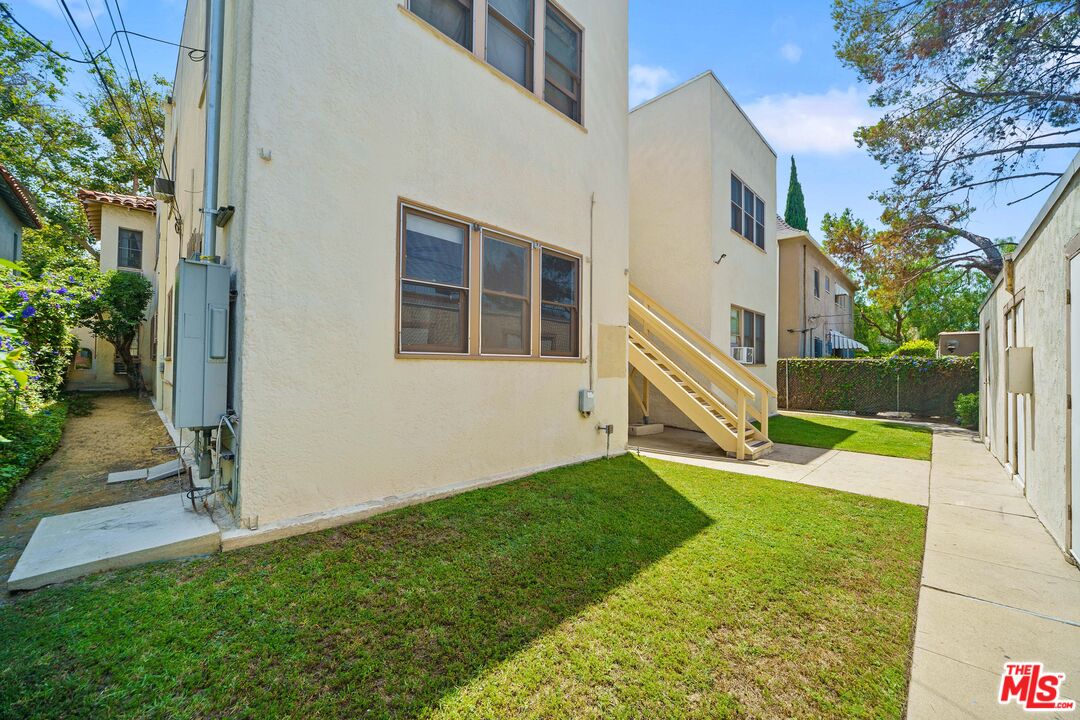 133 S Sycamore Ave Unit: 133