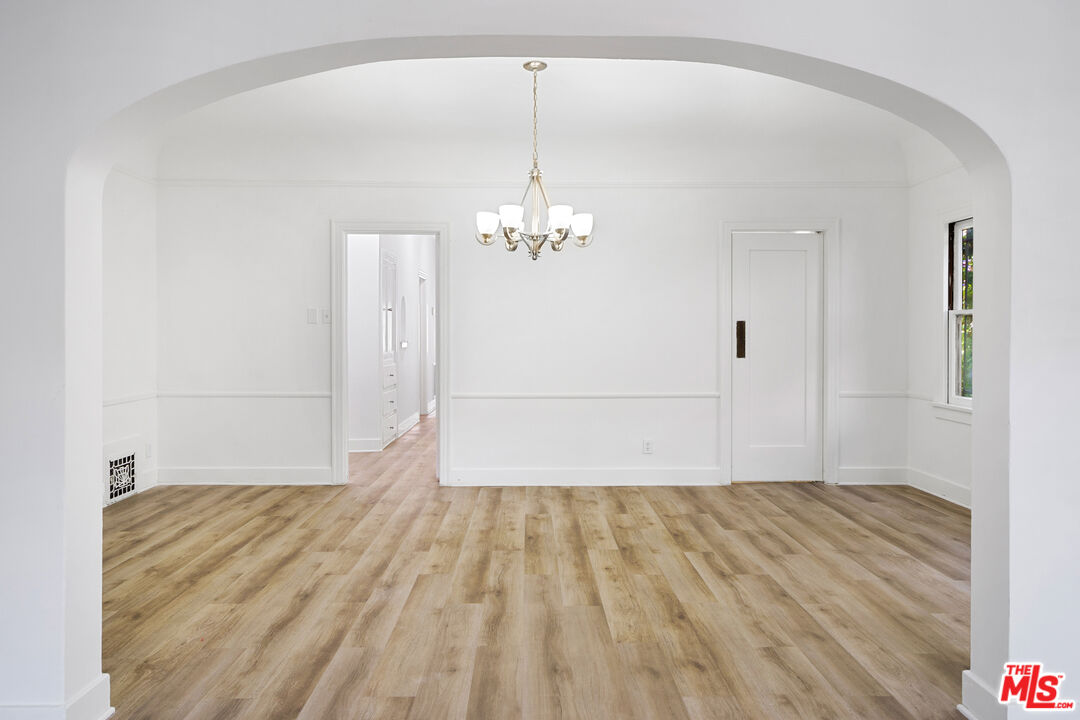 133 S Sycamore Ave Unit: 133