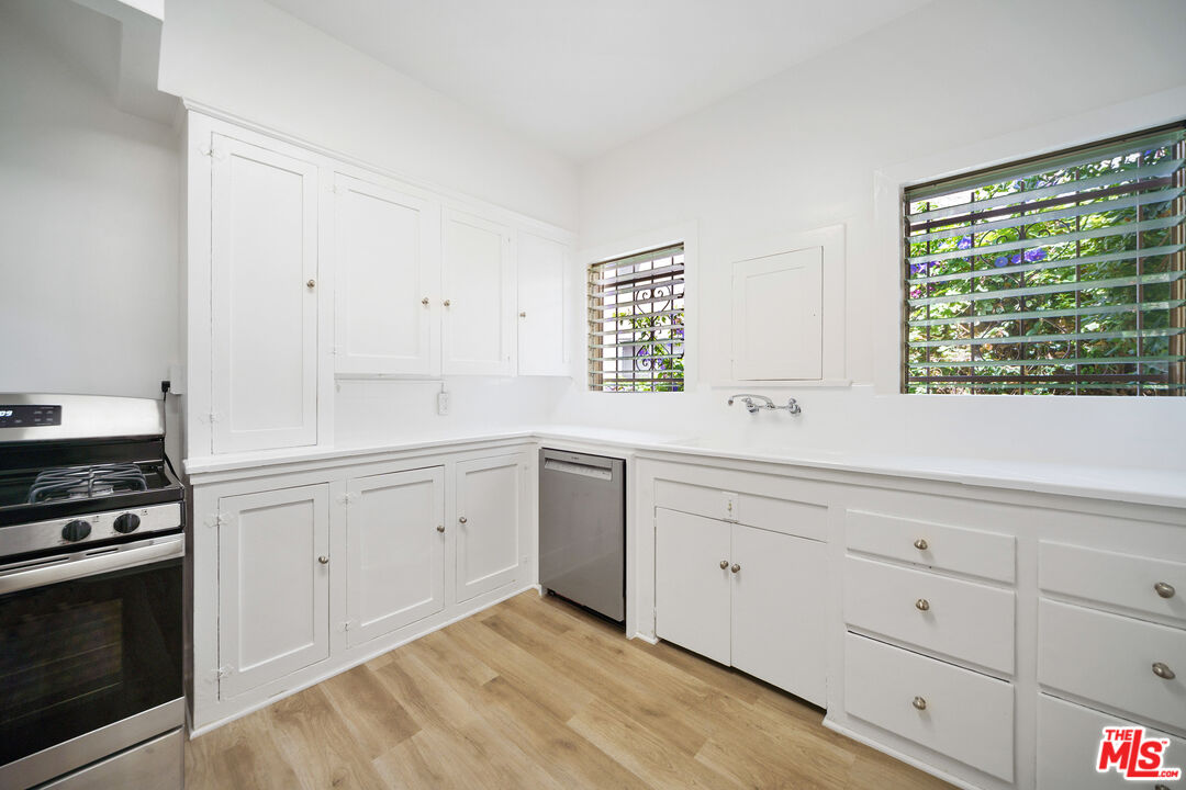 133 S Sycamore Ave Unit: 133