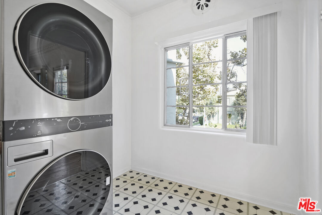 201 S Poinsettia Place Unit: C