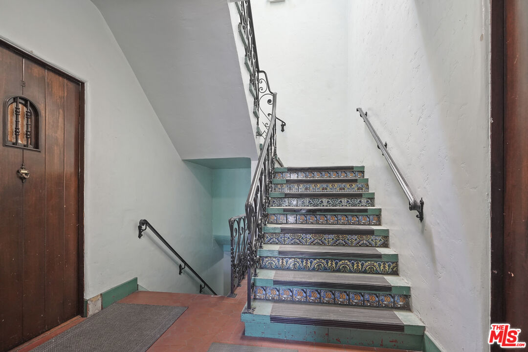 201 S Poinsettia Place Unit: C