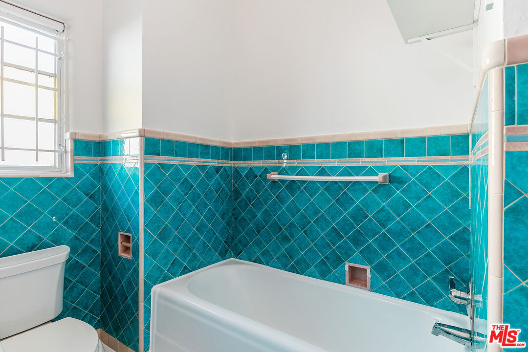 201 S Poinsettia Place Unit: A