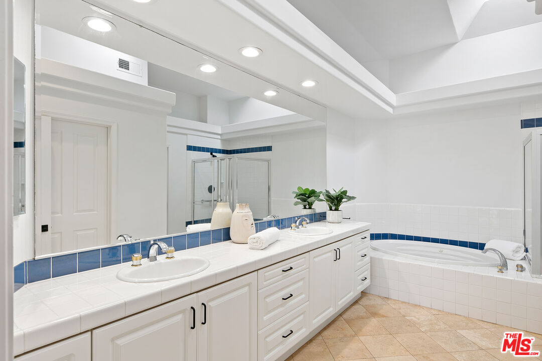 6477 Zuma View Pl Unit: 125