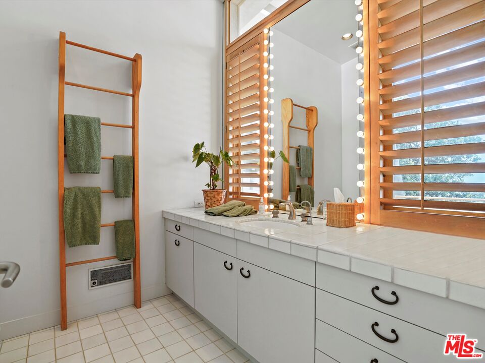 31280 Broad Beach RD