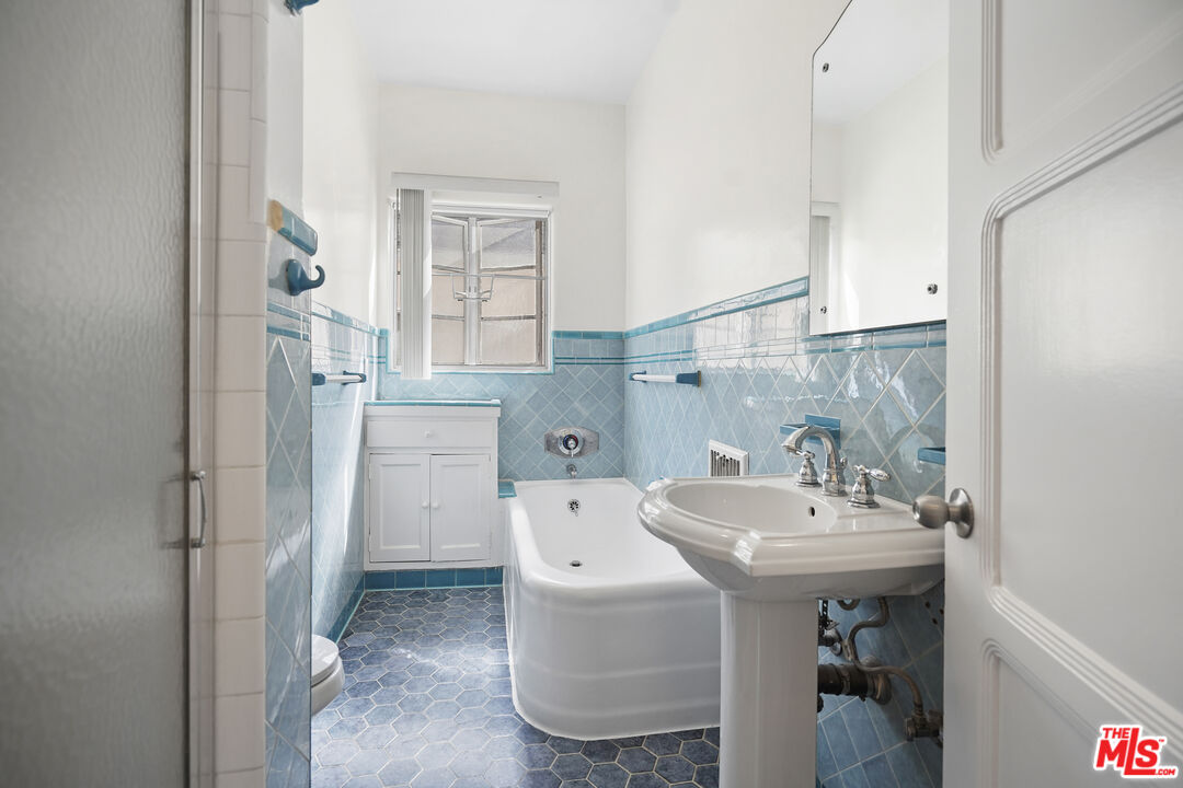 201 S Poinsettia Place Unit: C