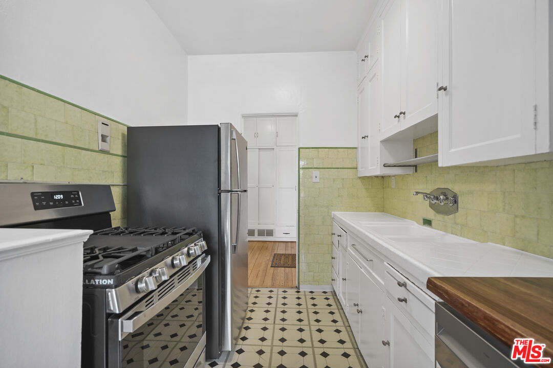 201 S Poinsettia Place Unit: C