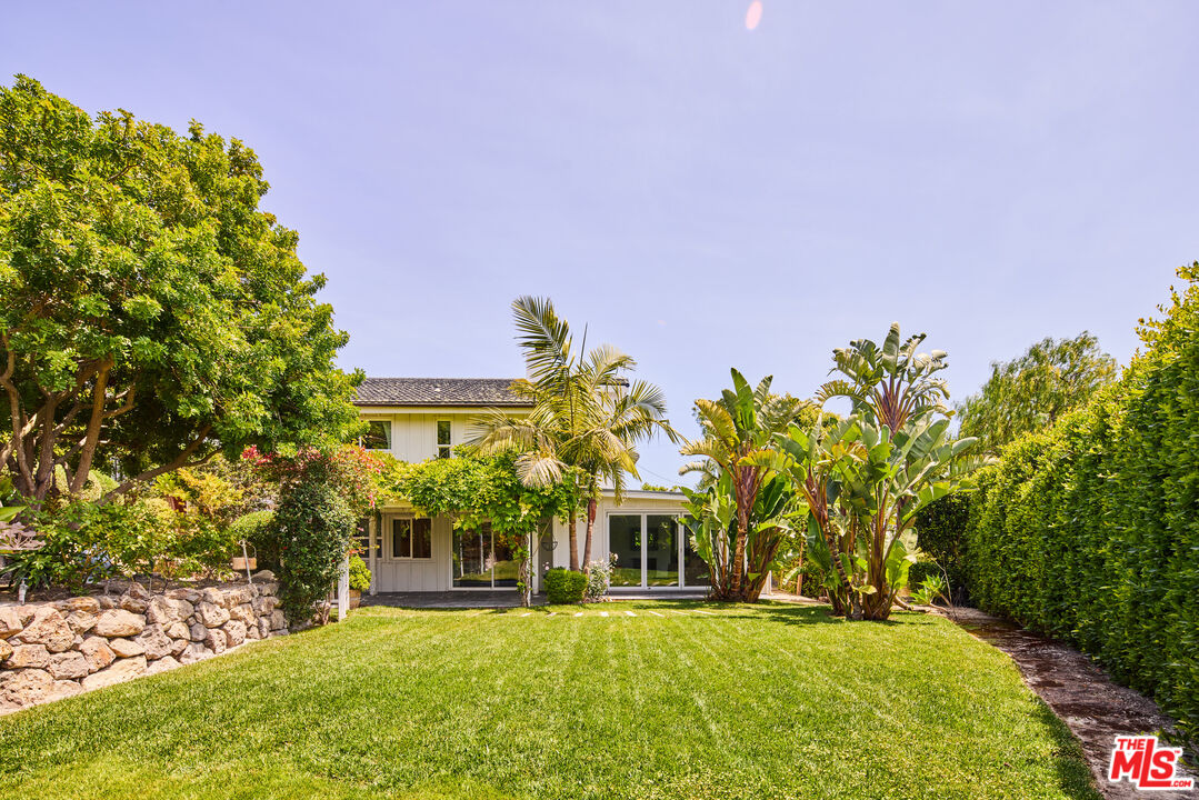 6363 Zumirez Dr