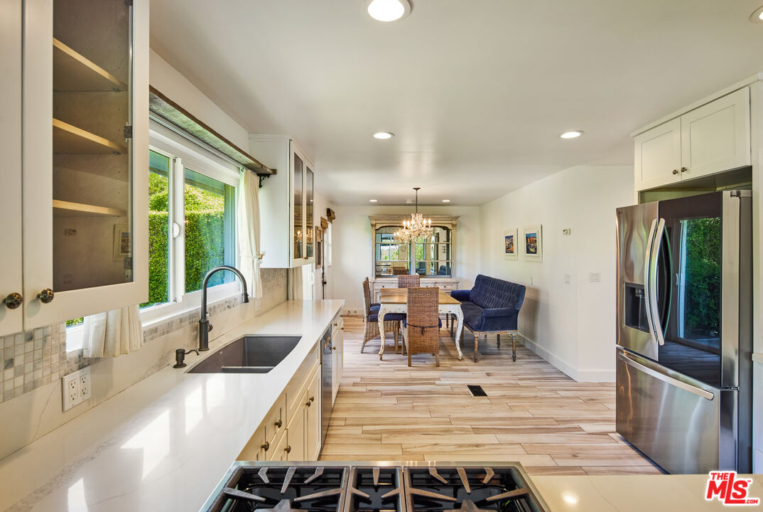 6363 Zumirez Dr