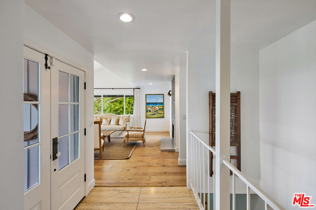 6363 Zumirez Dr