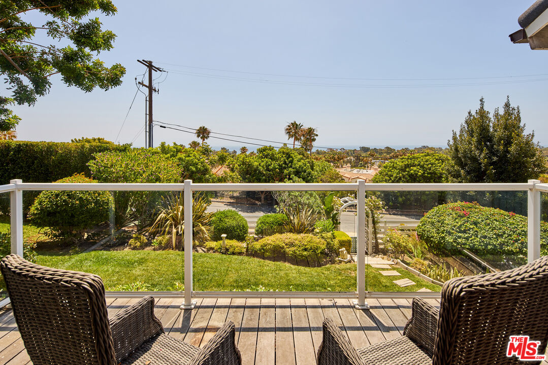6363 Zumirez Dr