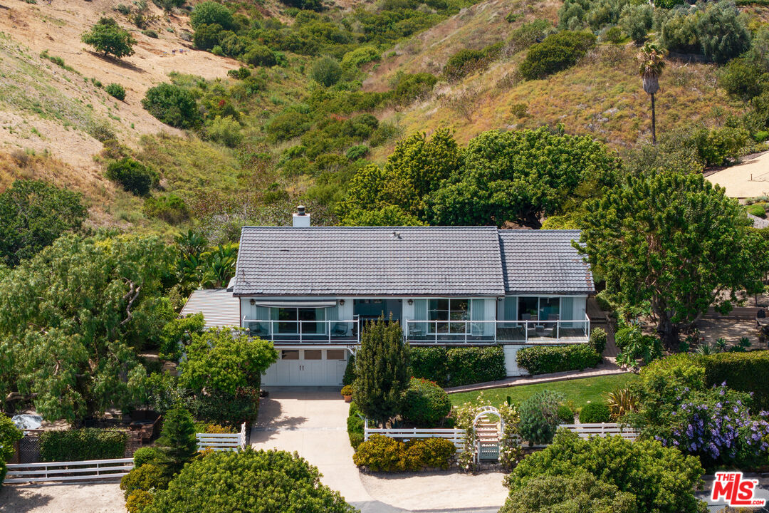 6363 Zumirez Dr