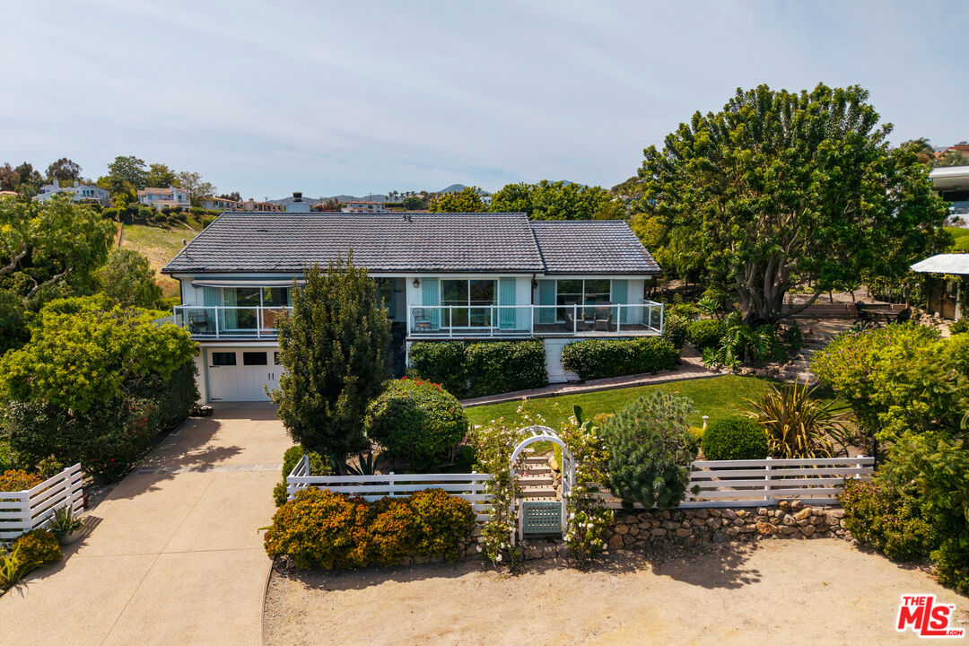 6363 Zumirez Dr