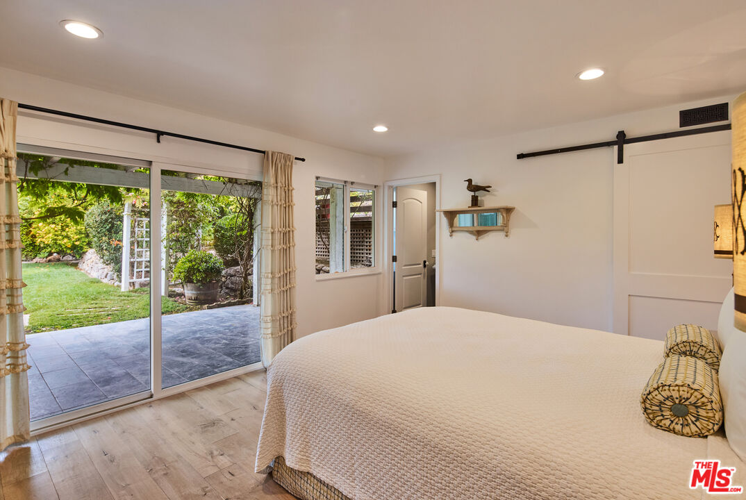 6363 Zumirez Dr