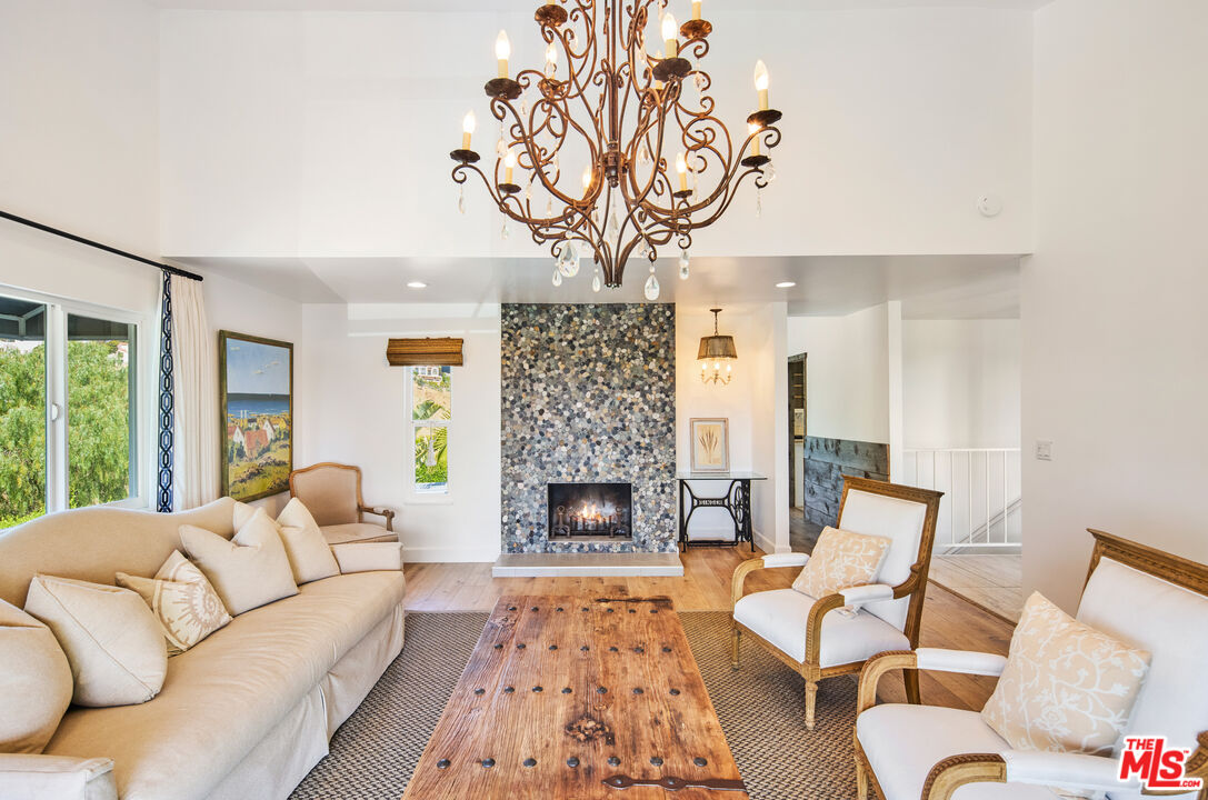 6363 Zumirez Dr