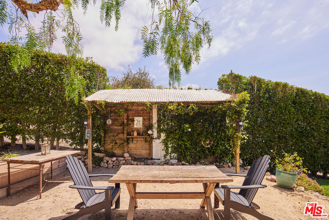 6363 Zumirez Dr