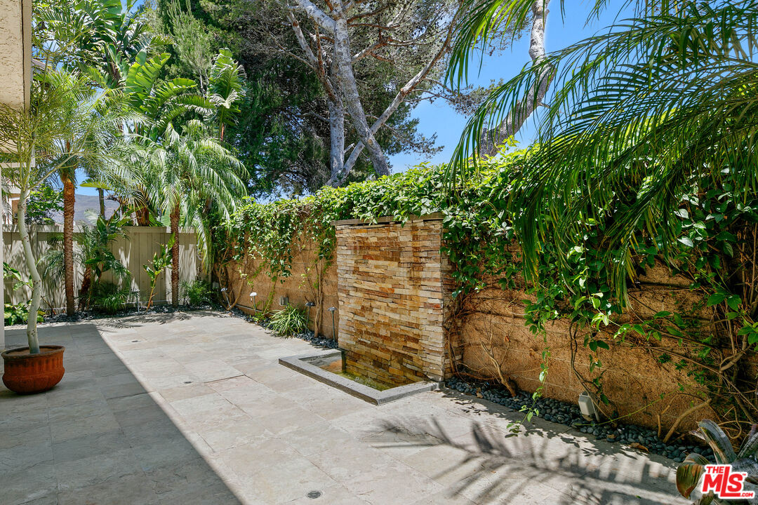 6515 Dume Dr Unit: B