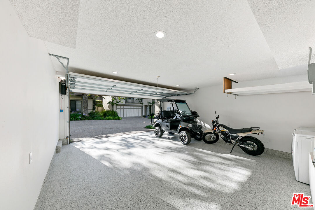 6515 Dume Dr Unit: B