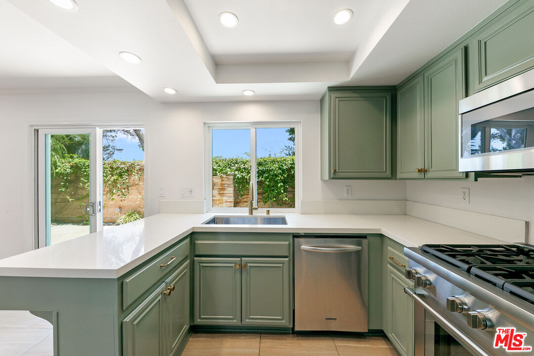 6515 Dume Dr Unit: B