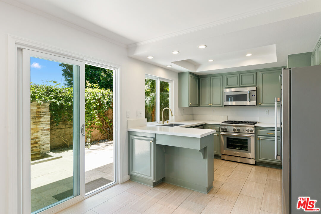 6515 Dume Dr Unit: B