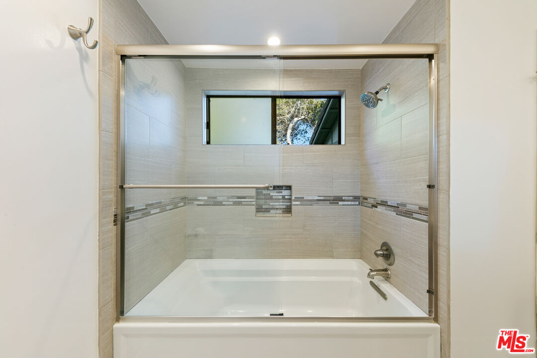 6515 Dume Dr Unit: B
