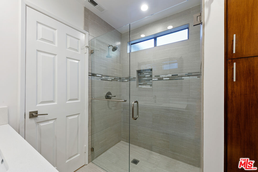 6515 Dume Dr Unit: B